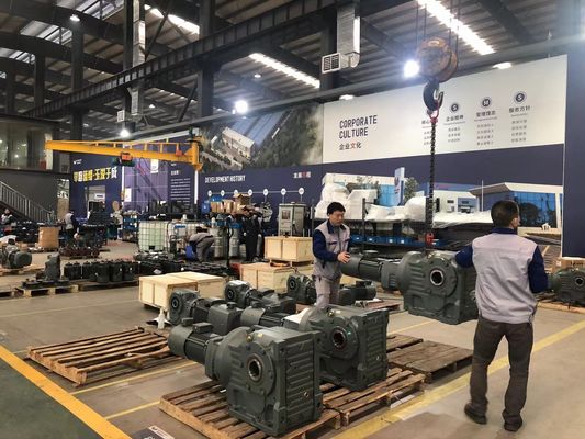 มอเตอร์เหนี่ยวนำพร้อมตัวลดเกียร์และ VFD, มอเตอร์ AC พร้อมตัวลดเกียร์