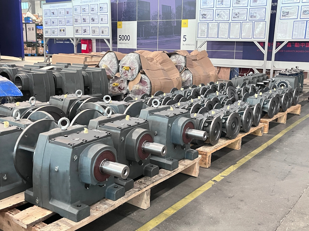 R Series มอเตอร์เกียร์แบบเฮลิคอลเกียร์ ทดรอบ แรงบิดสูง โหลดสูง สำหรับอุตสาหกรรมหนัก