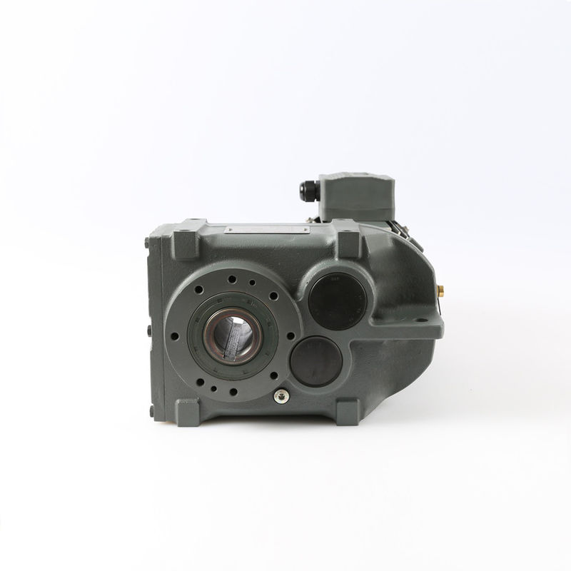 มอเตอร์เกียร์ Helical Gear แบบเพลาขนาน 7840Nm แรงบิดสูงสำหรับการขับเคลื่อน